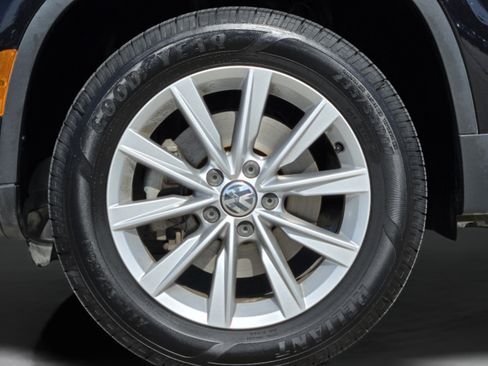 Used 2018 Volkswagen Tiguan Limited w/ Premium Package FWD image 35