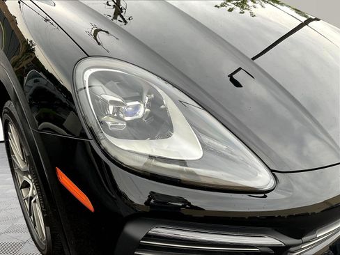 Used 2023 Porsche Cayenne Platinum Edition AWD/4WD image 32