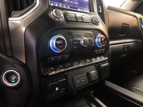 Used 2019 GMC Sierra 1500 Denali w/ Denali Ultimate Package AWD/4WD image 17