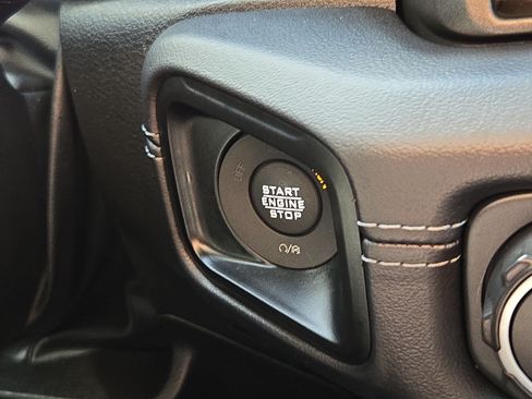 Used 2024 Jeep Gladiator Sport AWD/4WD image 20