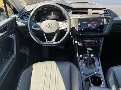 Used 2024 Volkswagen Tiguan SE image 20