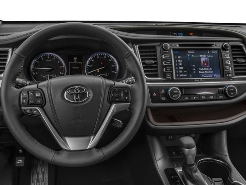 Used 2016 Toyota Highlander Limited FWD image 4