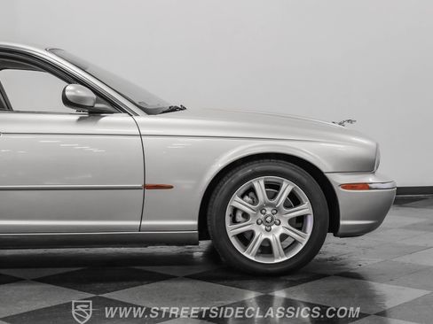 Used 2004 Jaguar XJ8 image 31
