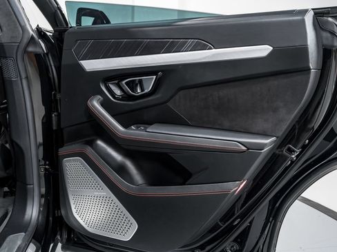 Used 2020 Lamborghini Urus AWD/4WD image 34