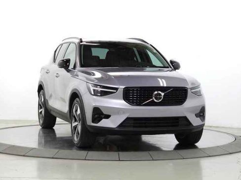 Certified 2026 Volvo XC40 B5 Plus AWD/4WD image 1