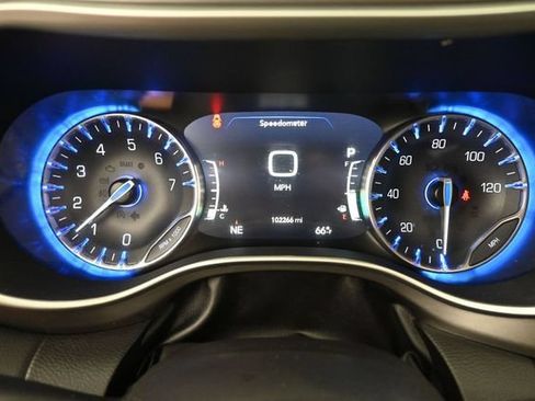 Used 2022 Chrysler Pacifica Touring-L FWD image 30