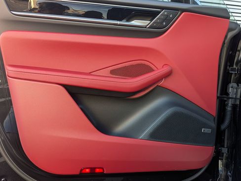 New 2026 Porsche Macan 4 Electric image 14