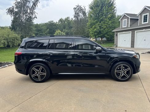 Used 2022 Mercedes-Benz GLS 450 4MATIC w/ AMG Line Exterior image 9