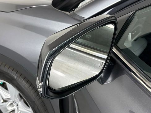 Used 2023 Toyota Highlander L image 13