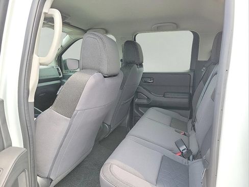 Used 2025 Nissan Frontier SV w/ Tow Package AWD/4WD image 7
