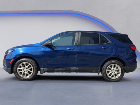 Used 2022 Chevrolet Equinox LS w/ LS Convenience Package FWD image 3