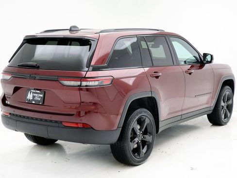 Used 2024 Jeep Grand Cherokee Altitude image 8