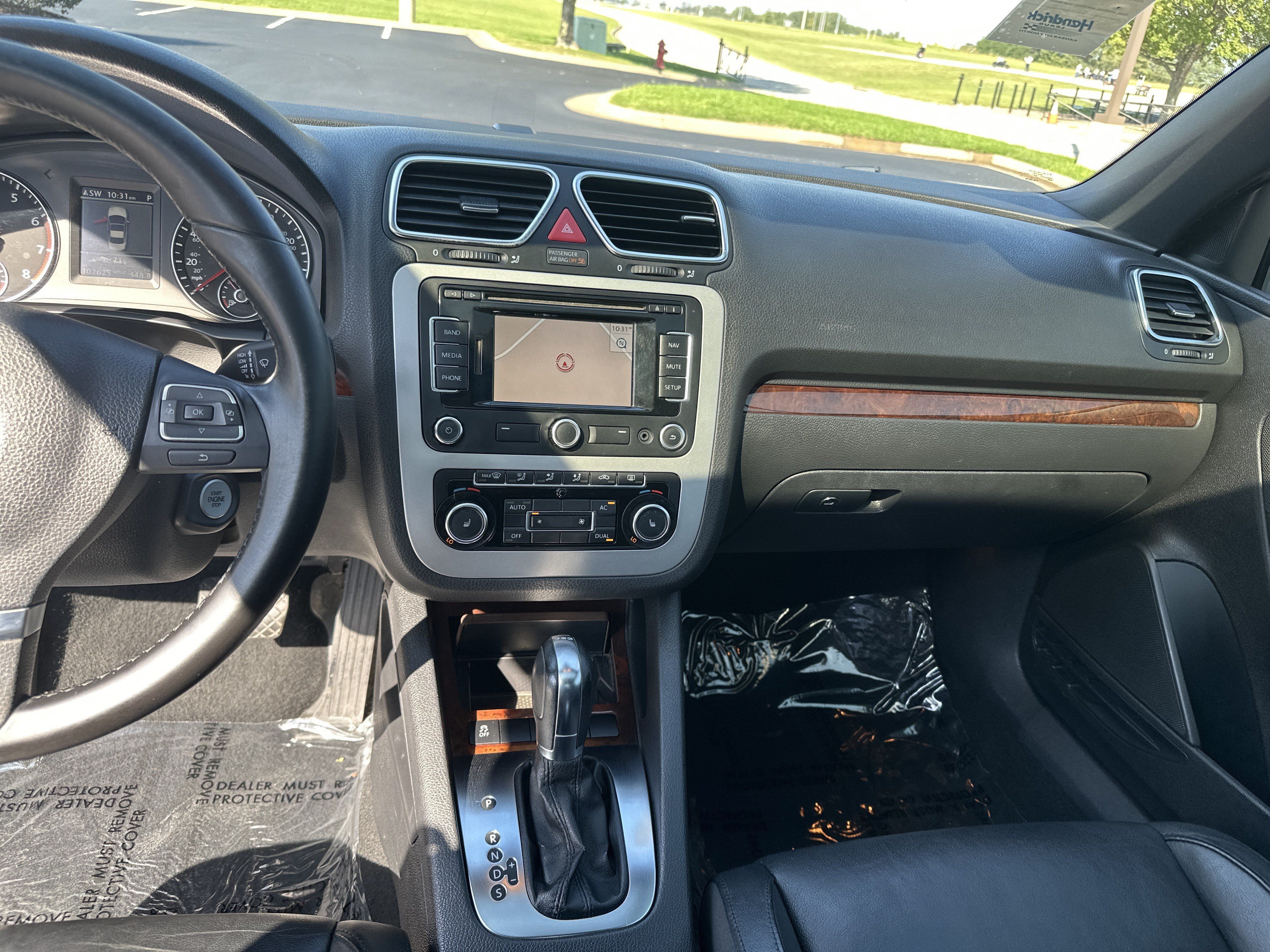 Used 2012 Volkswagen Eos Lux FWD image 30