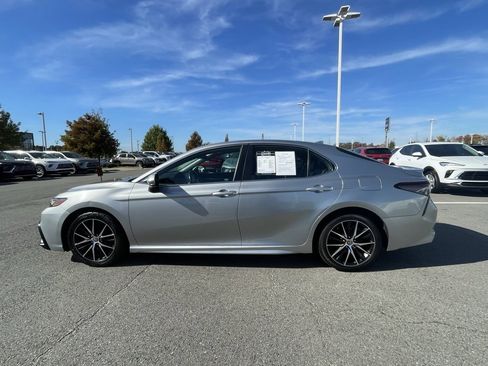 Used 2021 Toyota Camry SE image 4