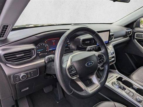 Used 2022 Ford Explorer XLT w/ Equipment Group 202A AWD/4WD image 12