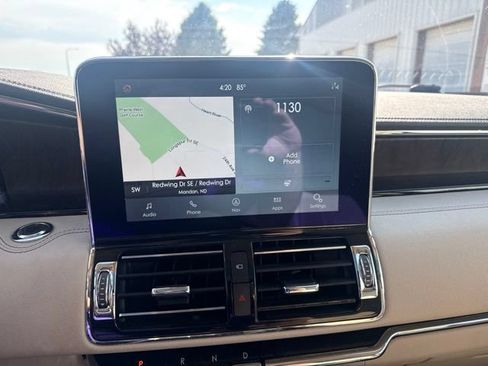 Used 2020 Lincoln Navigator Reserve w/ Luxury Package AWD/4WD image 2