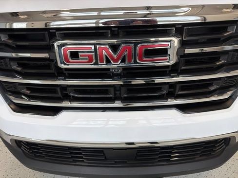 Used 2026 GMC Acadia Elevation w/ LPO, Floor Liner Package AWD/4WD image 10