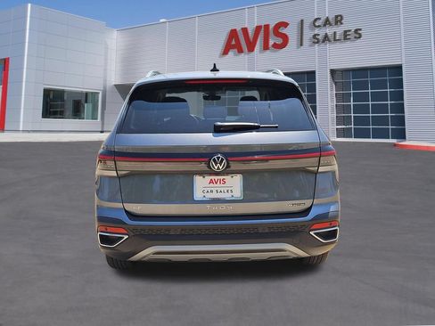 Used 2025 Volkswagen Taos SE AWD/4WD image 7