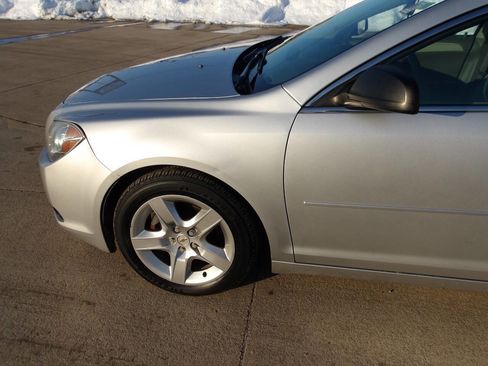 Used 2010 Chevrolet Malibu LS image 27