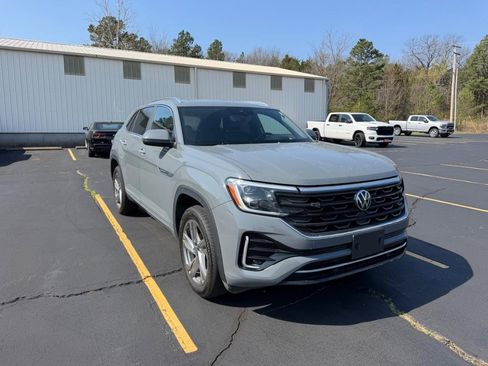 Used 2024 Volkswagen Atlas Cross Sport SEL R-Line image 2