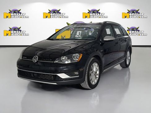Used 2017 Volkswagen Golf Alltrack SE image 1