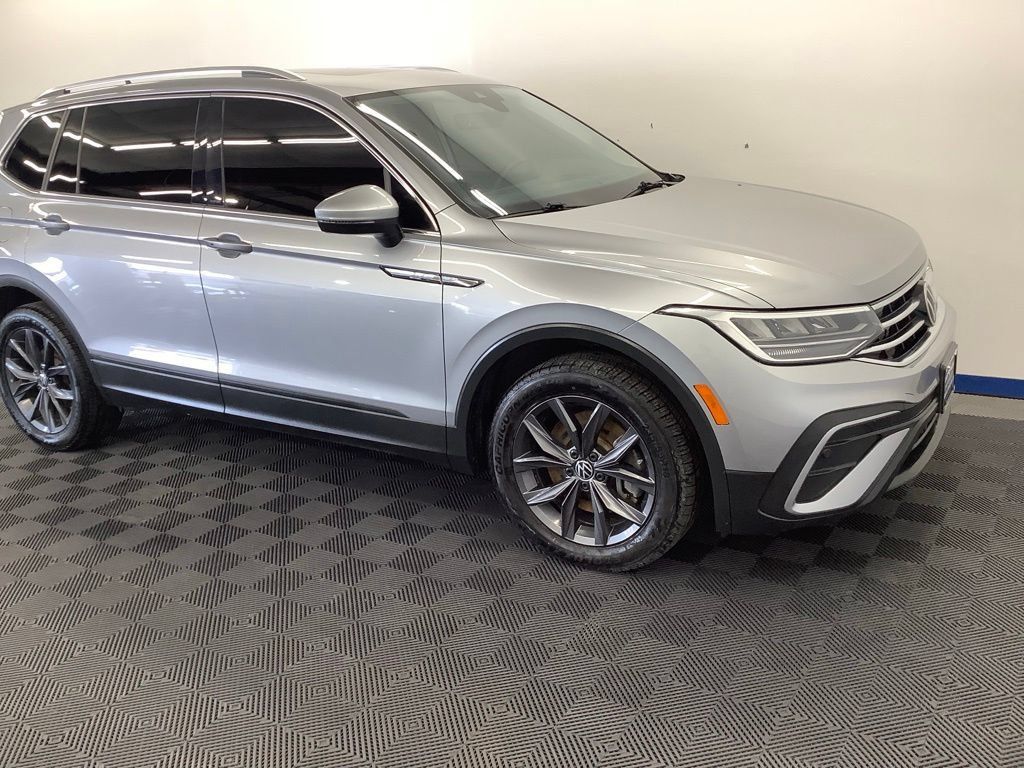 Used 2023 Volkswagen Tiguan SE w/ Panoramic Sunroof Package FWD image 25