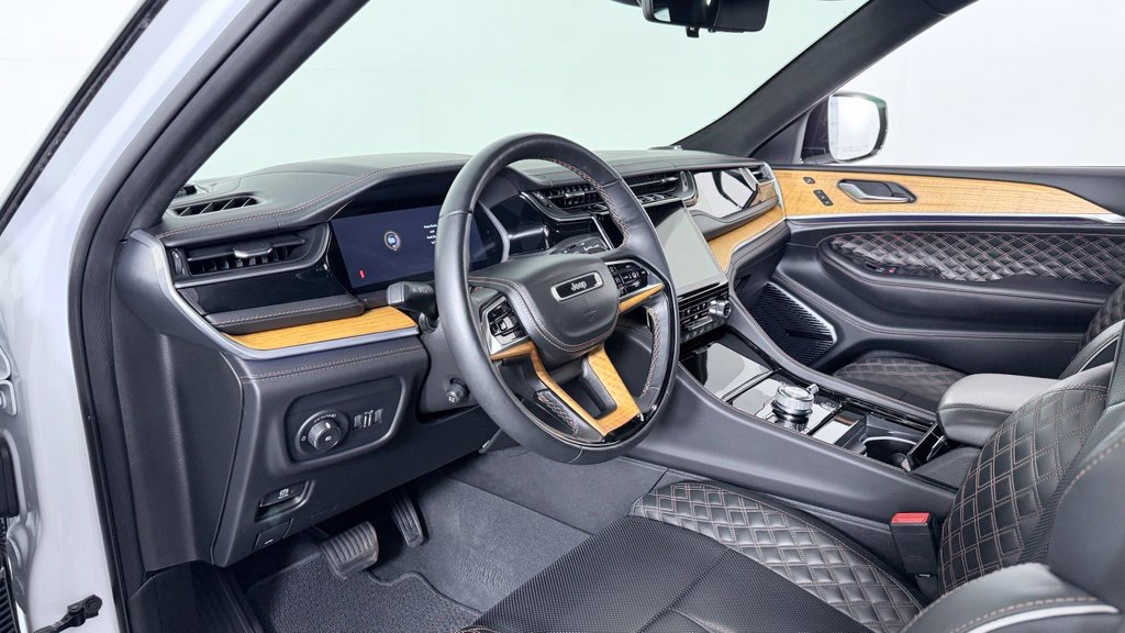 Used 2022 Jeep Grand Cherokee Summit AWD/4WD image 18