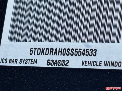 Used 2025 Toyota Highlander LE image 33