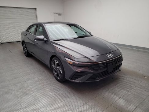 Used 2025 Hyundai Elantra SEL image 13