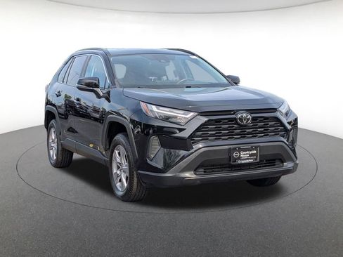 Used 2022 Toyota RAV4 XLE AWD/4WD image 3