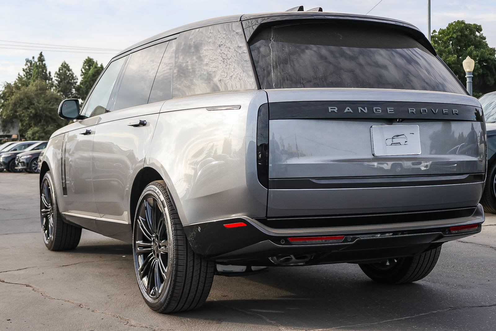 New 2026 Land Rover Range Rover Long Wheelbase SE AWD/4WD image 6