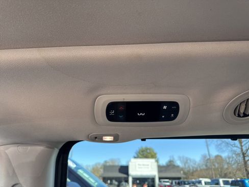 Used 2022 Chrysler Pacifica Touring-L image 31