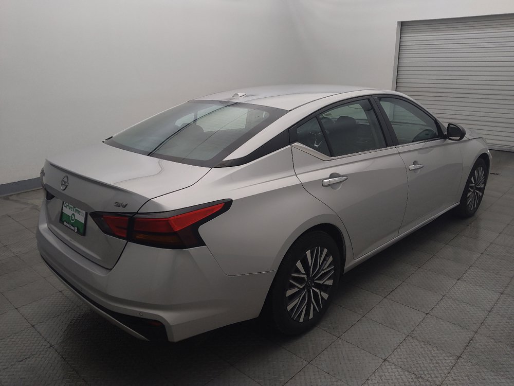 Used 2024 Nissan Altima 2.5 SV FWD image 9