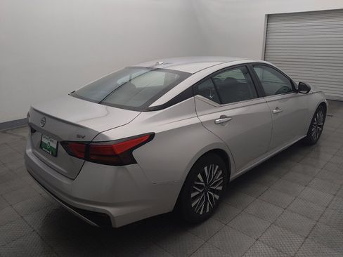 Used 2024 Nissan Altima 2.5 SV FWD image 9