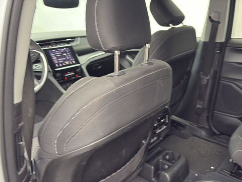 Used 2023 Jeep Grand Cherokee L Laredo image 12