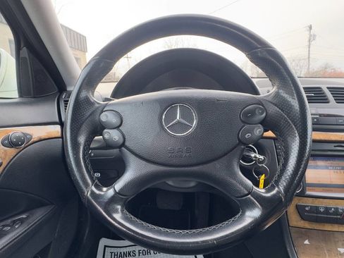Used 2009 Mercedes-Benz E 350 4MATIC Sedan image 19