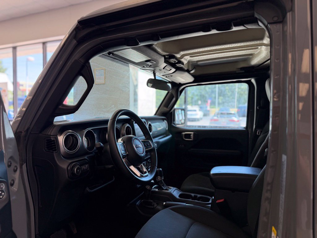 Used 2018 Jeep Wrangler Unlimited Sahara AWD/4WD image 5