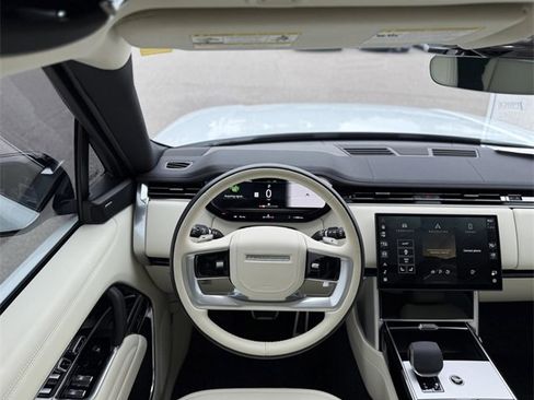 Used 2025 Land Rover Range Rover Long Wheelbase SE image 25
