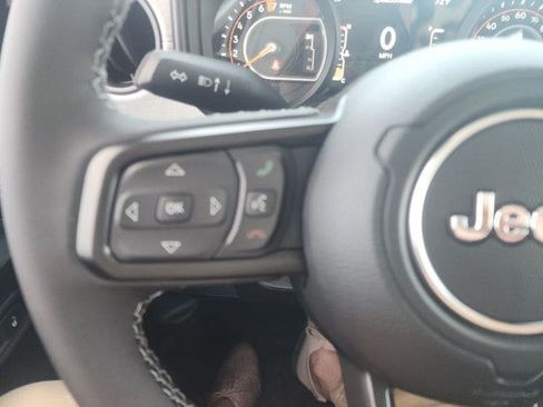 New 2026 Jeep Gladiator Sport AWD/4WD image 12