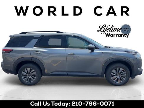 Used 2025 Nissan Pathfinder SV AWD/4WD image 2