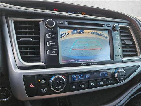 Used 2018 Toyota Highlander XLE image 19