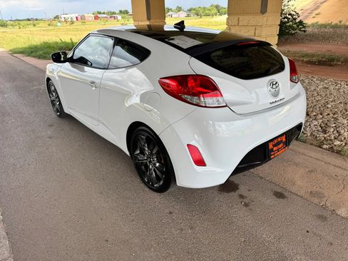 Used 2016 Hyundai Veloster w/ Option Group 02 FWD image 5