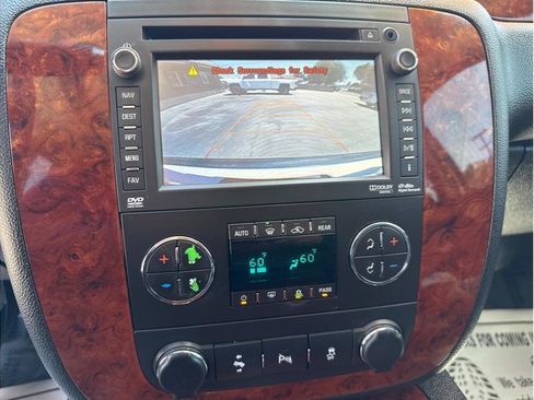Used 2013 Chevrolet Suburban LTZ RWD image 35