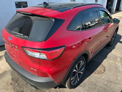 Used 2022 Ford Escape SE w/ SE Sport Appearance Package AWD/4WD image 5