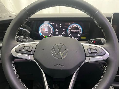 New 2026 Volkswagen Tiguan SE image 18