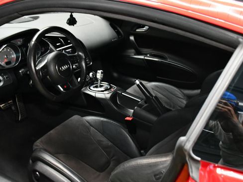 Used 2014 Audi R8 V8 w/ Convenience Package AWD/4WD image 28