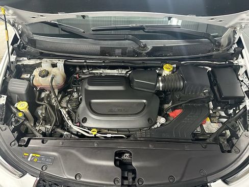 Used 2024 Chrysler Pacifica Touring-L FWD image 30