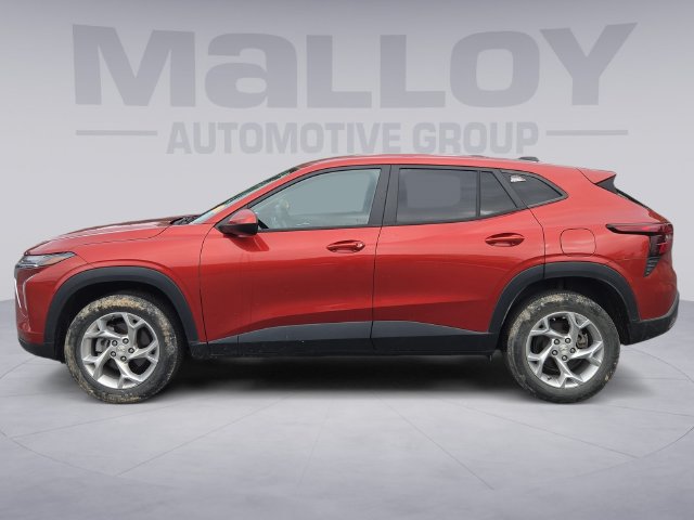 Used 2024 Chevrolet Trax LS w/ LS Convenience Package FWD image 2