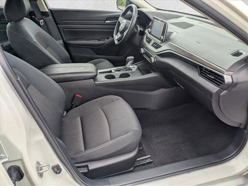 Used 2025 Nissan Altima 2.5 SV FWD image 18