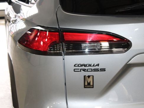 Used 2024 Toyota Corolla Cross AWD Hybrid w/ Convenience Package image 38